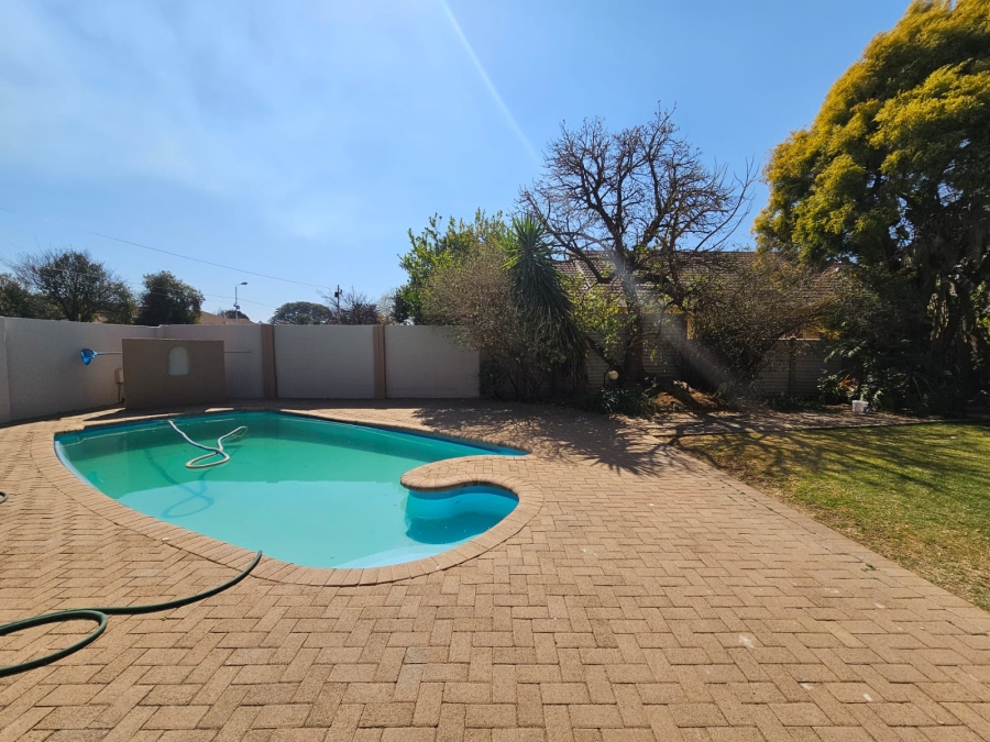 5 Bedroom Property for Sale in Riebeeckstad Free State